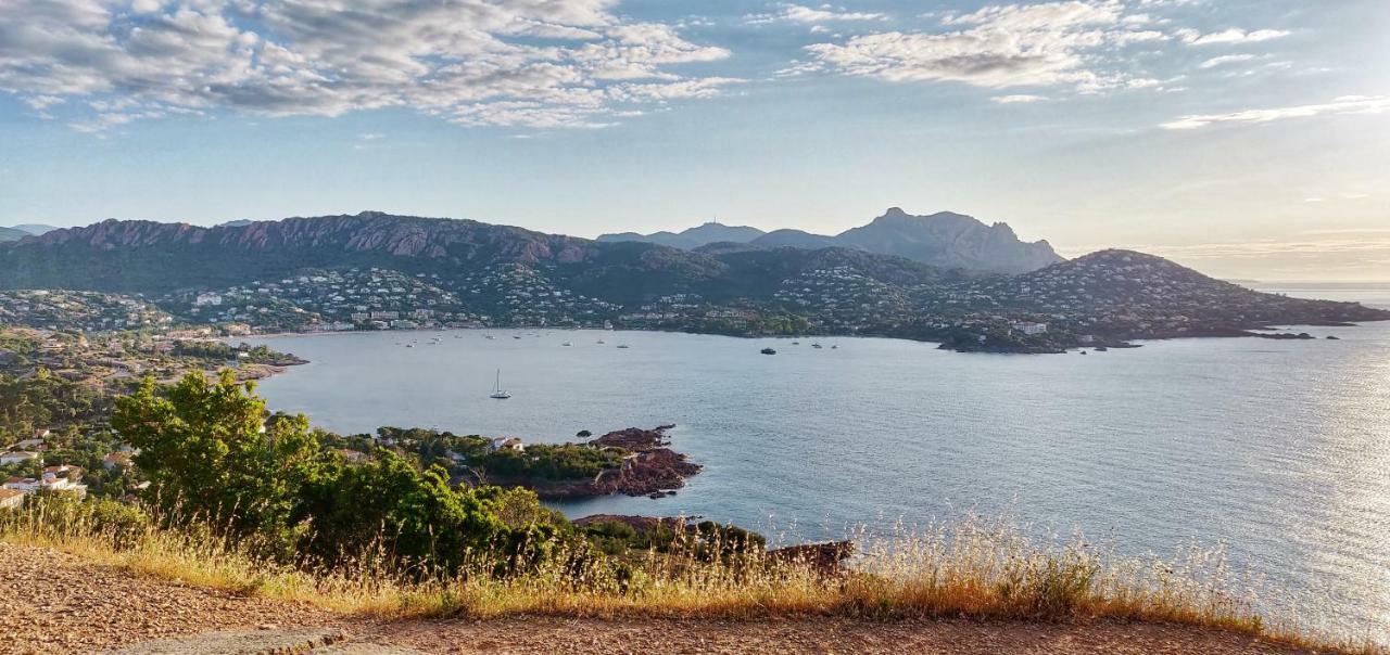 Plage A 3 Minutes A Pied Saint-Raphaël المظهر الخارجي الصورة